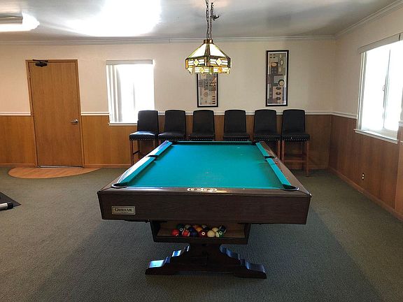 4th image of 402 Oak Grove Ave #2