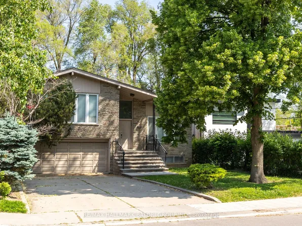 64 Prue Ave, Toronto, ON M6B 1R5