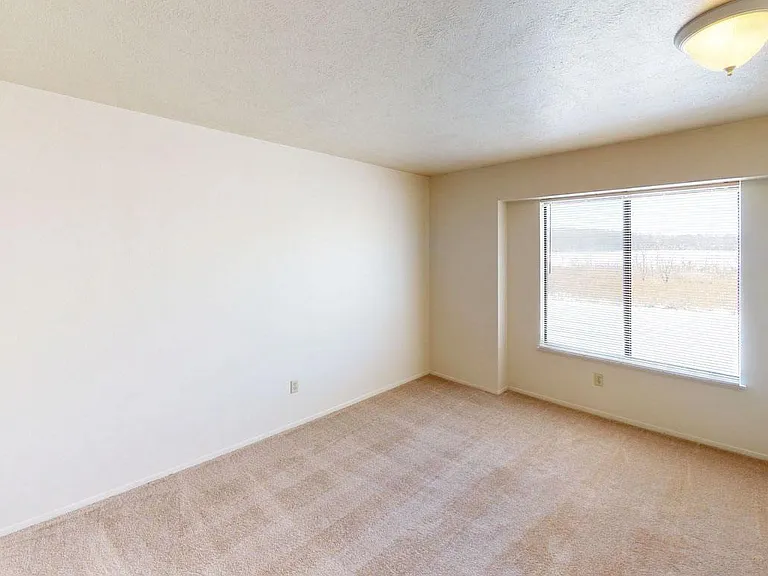 South Bridge Apartments — Photo 28