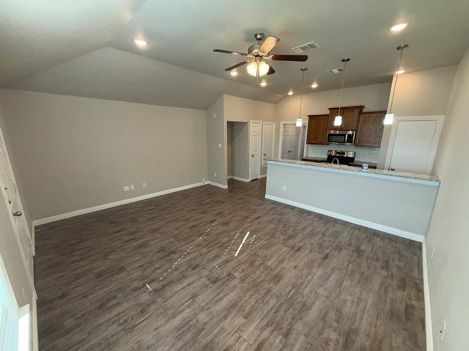 1 bed, 767 sqft, $1,050 — Photo 3