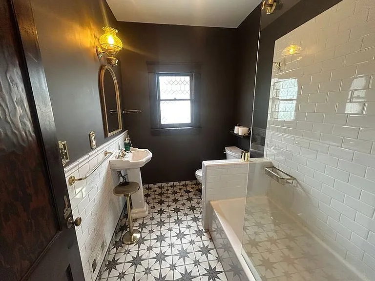 514 E Howard St — Photo 12