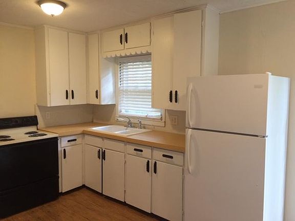 3rd image of 303 E Hudson St