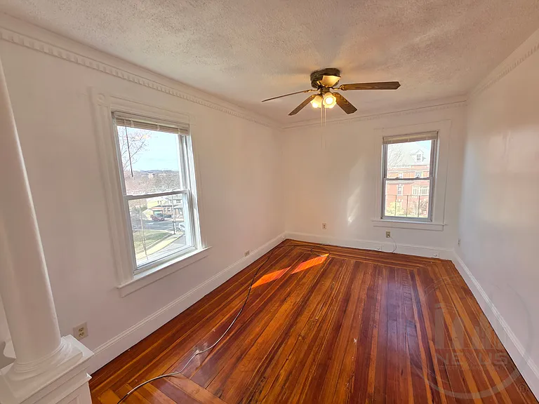 68 Park Ave 3rdFlr 2B/1B FreshPaint Hardwoods Spacious Office! PetsOK — Photo 4