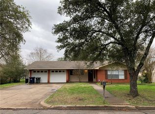 1106 Village Dr, College Station, TX 77840