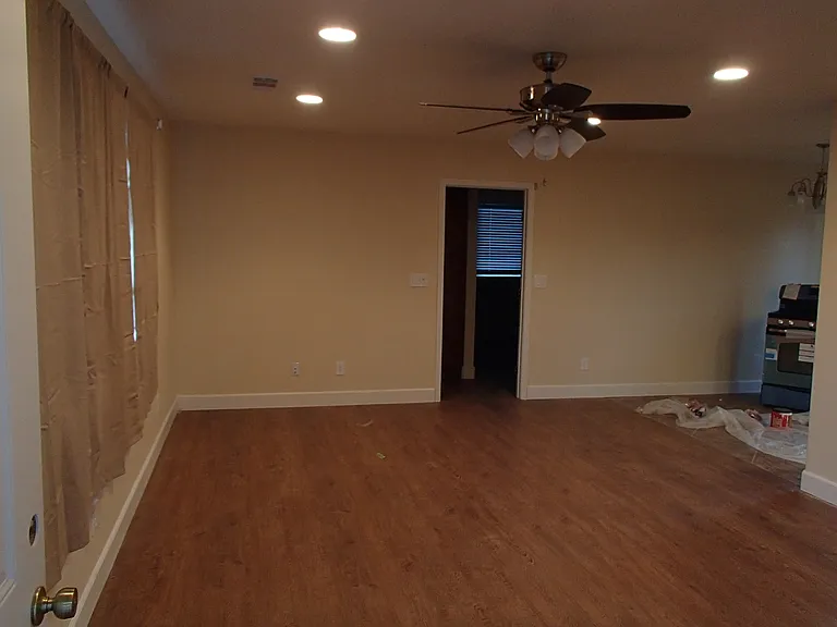 1221 Fordham Ave — Photo 14