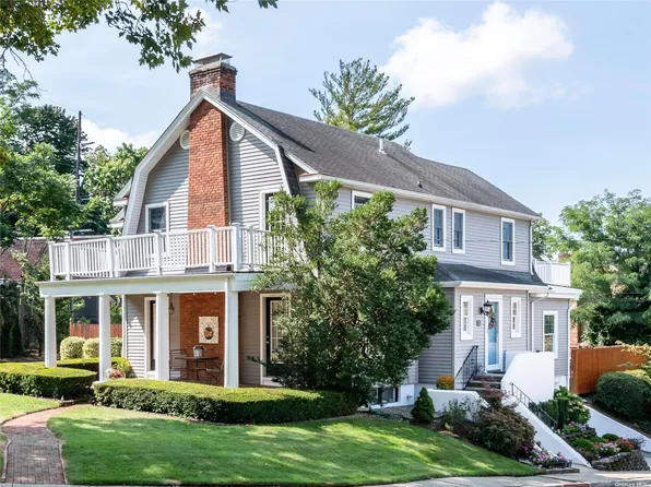 220 Thompson Shore Road, Manhasset, NY 11030