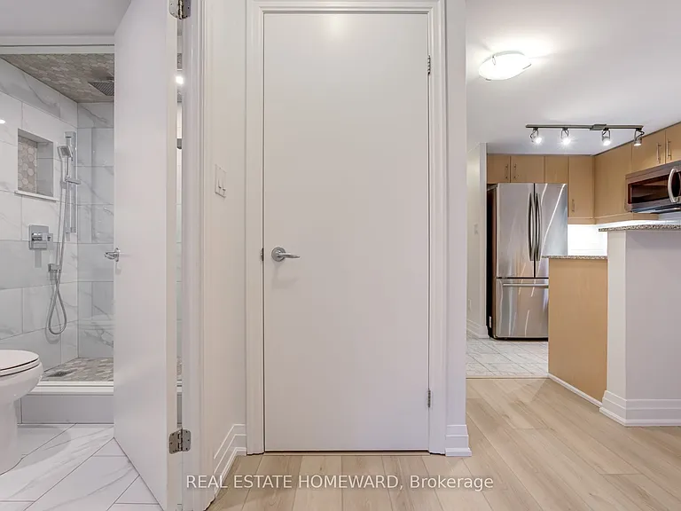 300 Bloor St E #611 — Photo 22
