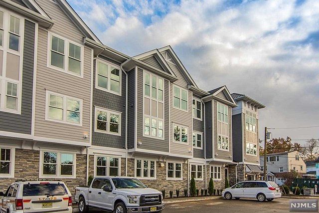 1st image of 313 Woodland Pl #301