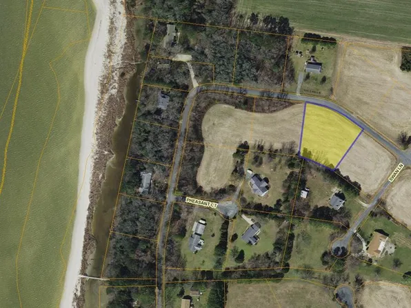 124 Swan Dr, Machipongo, VA 23405