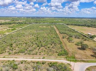 299/115 CR 779, Devine, TX 78016