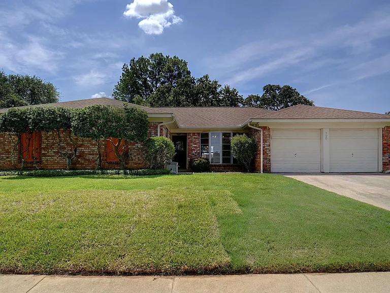 720 Huntwich Dr — Photo 27