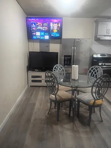 2 bed, 650 sqft, $1,850 — Photo 3