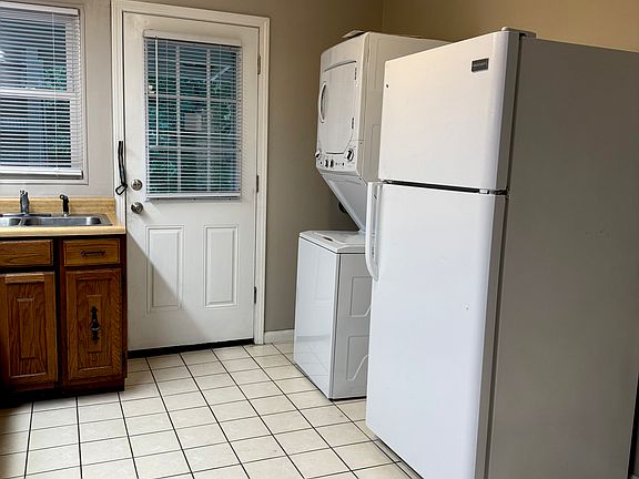 4th image of 2515 N 123rd St #1