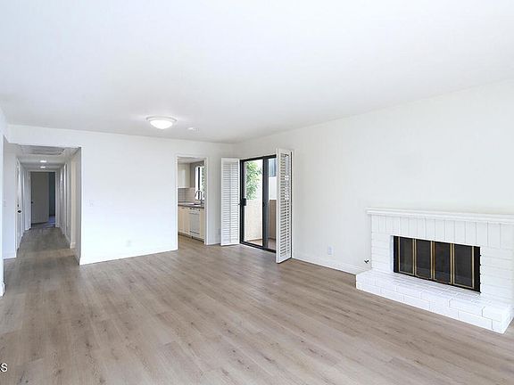 4th image of 150 S Michigan Ave APT 201
