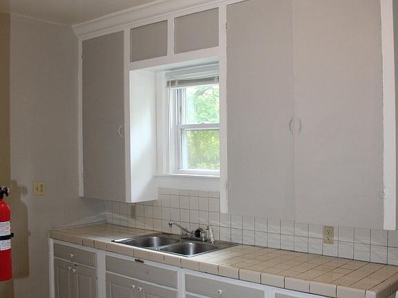 2nd image of 828 Gibson St APT 1