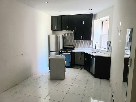 2nd image of 220 W 107th St APT 3C
