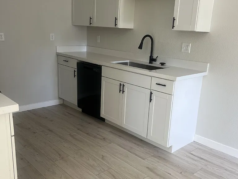 1022 E 20th St — Photo 5