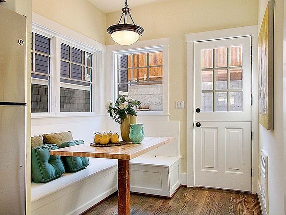 built-in breakfest area