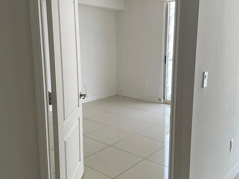 5085 NW 7th St #1410 — Photo 13