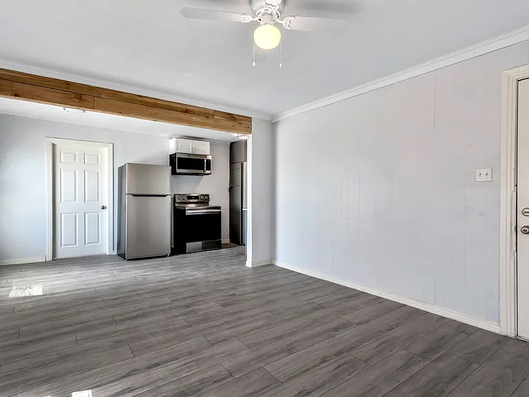 305 N Robinson St — Photo 22