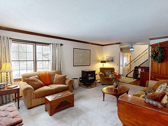 3rd image of 591 Cedar Dr