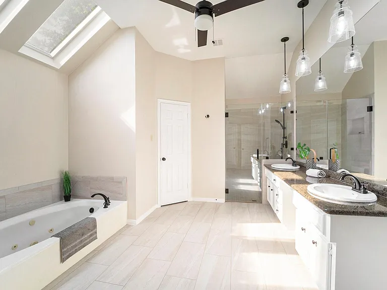 15214 Park Estates Ln — Photo 12