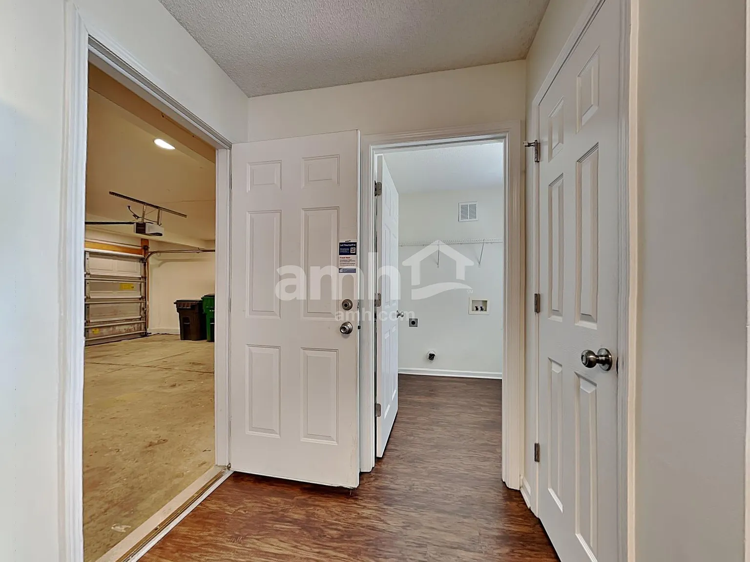 3 bed, 2.5 bath, 2106 sqft, $2,205 — Photo 4