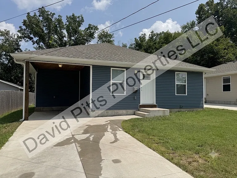 2324 N Taylor Ave — Photo 1