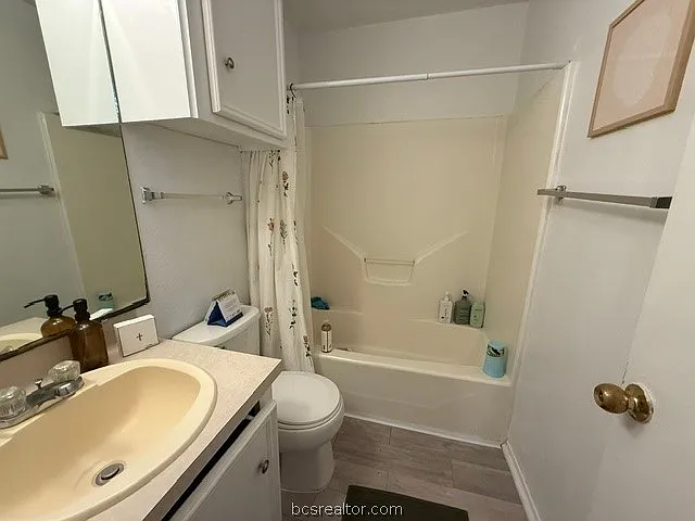903 Azalea Ct #A — Photo 9
