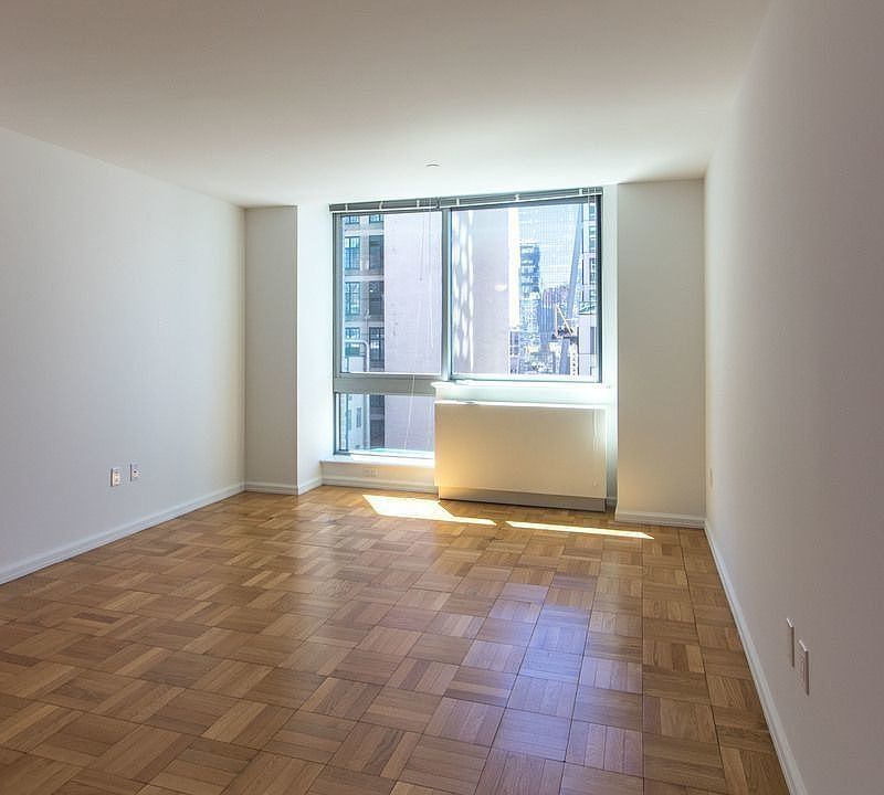 1st image of 505 W 37th St APT 1906