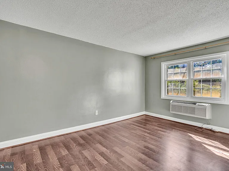 2237 Farrington Ave #203 — Photo 5
