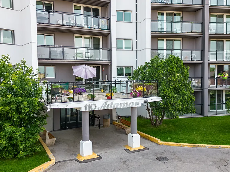 110 Adamar Rd — Photo 11
