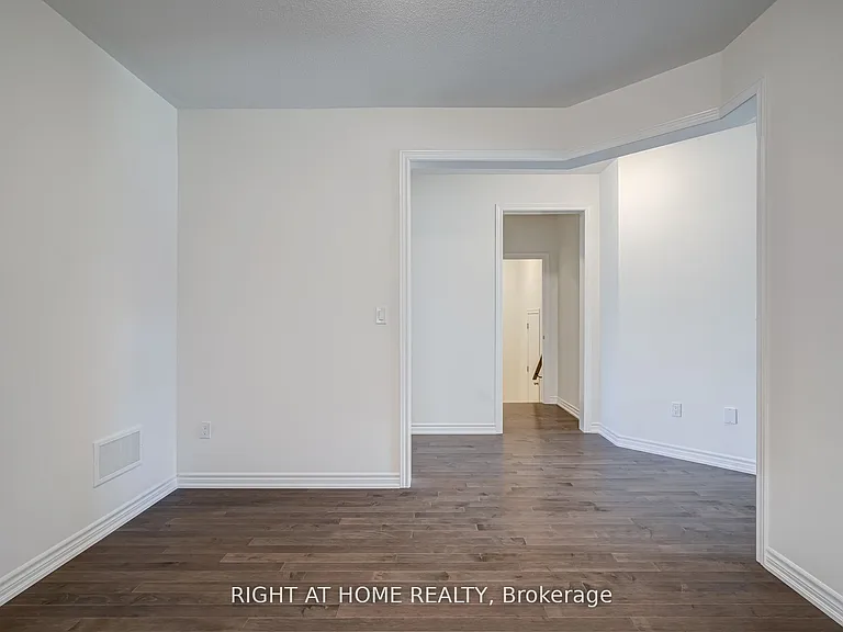 96 Connell Dr — Photo 6