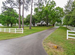 508 Standing Oaks Ln, Sealy, TX 77474