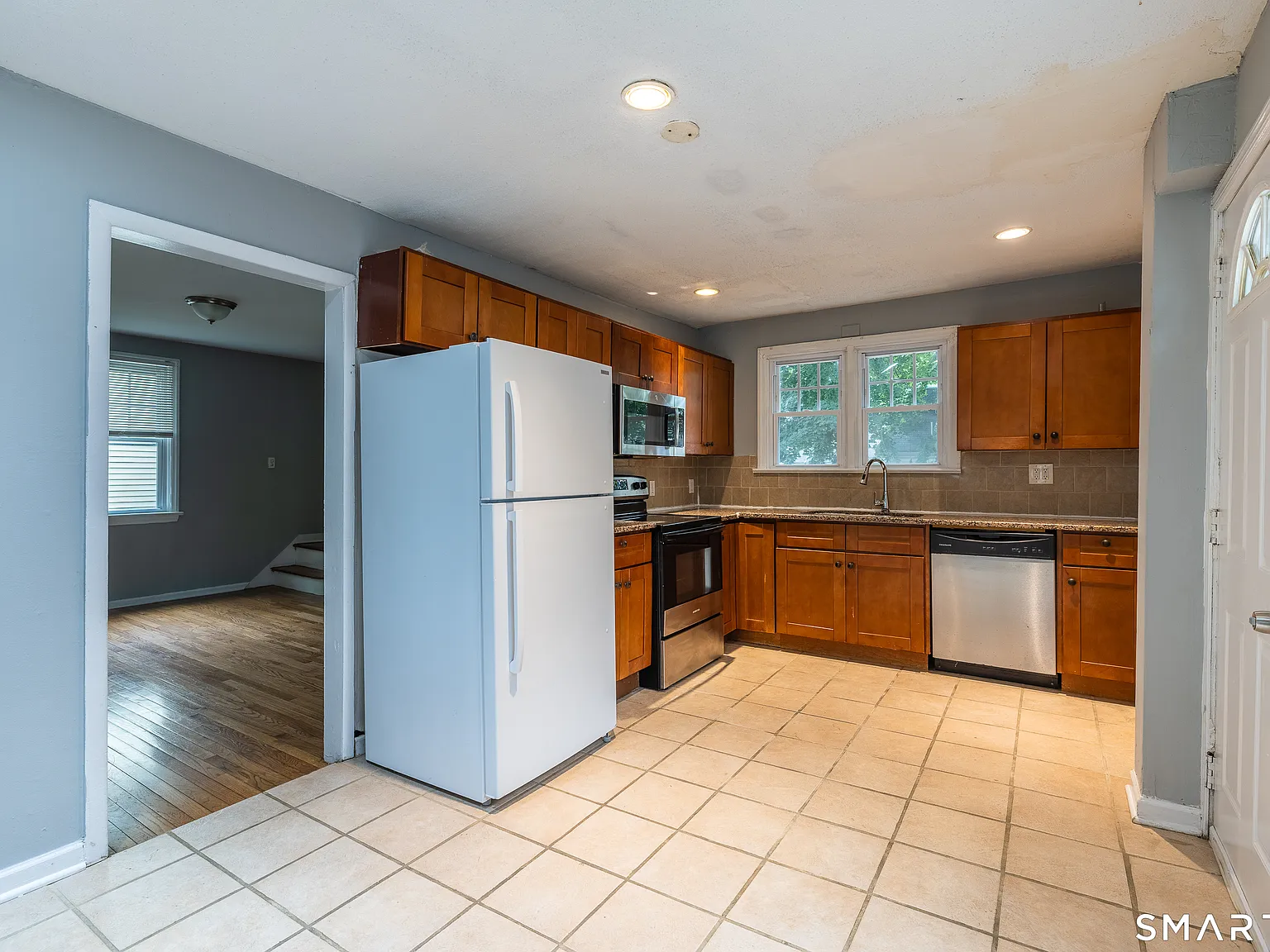3 bed, 1.0 bath, 1440 sqft, $2,950 — Photo 3