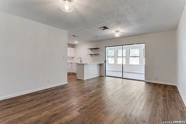 3 bed, 2.0 bath, 1566 sqft, $1,650 — Photo 2