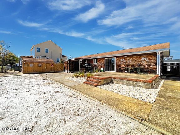 3rd image of 1813 Capstan Dr