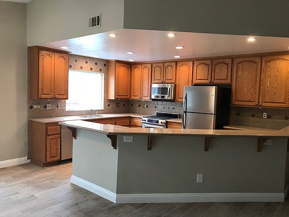 3rd image of 715 Dane Dr