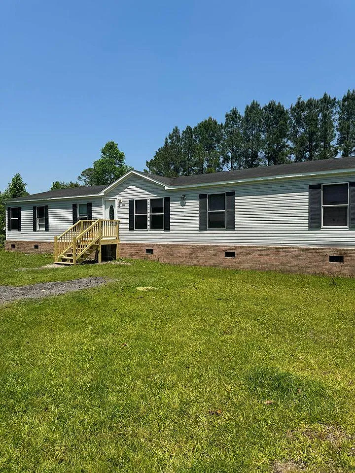 4 bed, 1960 sqft, $2,150 — Photo 1