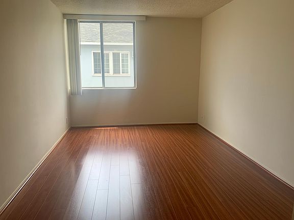4th image of 11139 Acama St #202