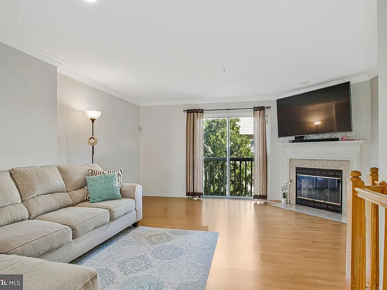 13902 Barrington Ln — Photo 6