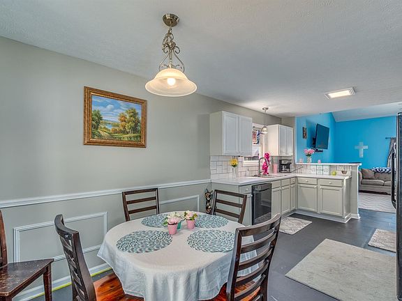 5th image of 6004 Edgemont Way