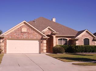 612 Chestnut Ln, Saginaw, TX 76179
