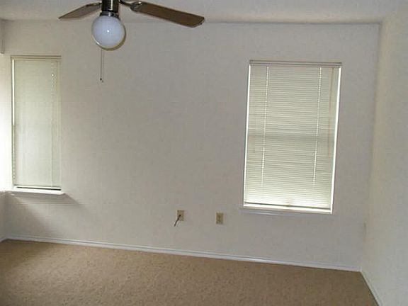 3rd image of 23 Rockwood Cir