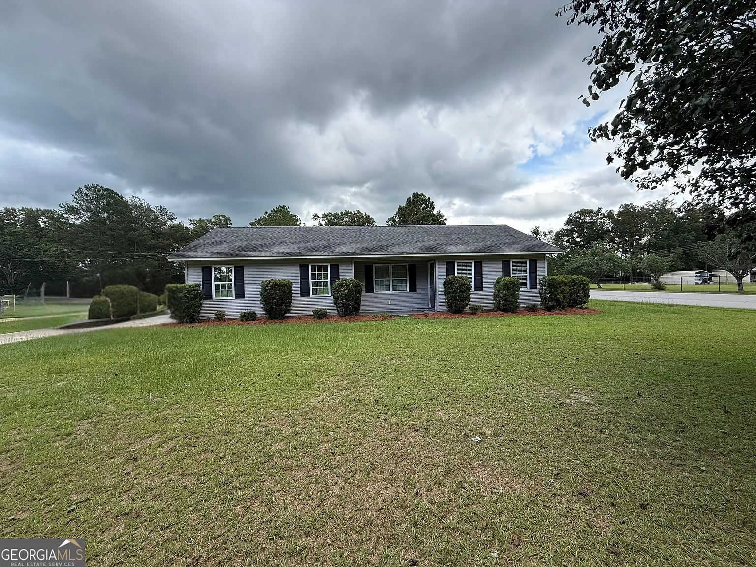 3 bed, 2.0 bath, 1464 sqft, $1,950 — Photo 1