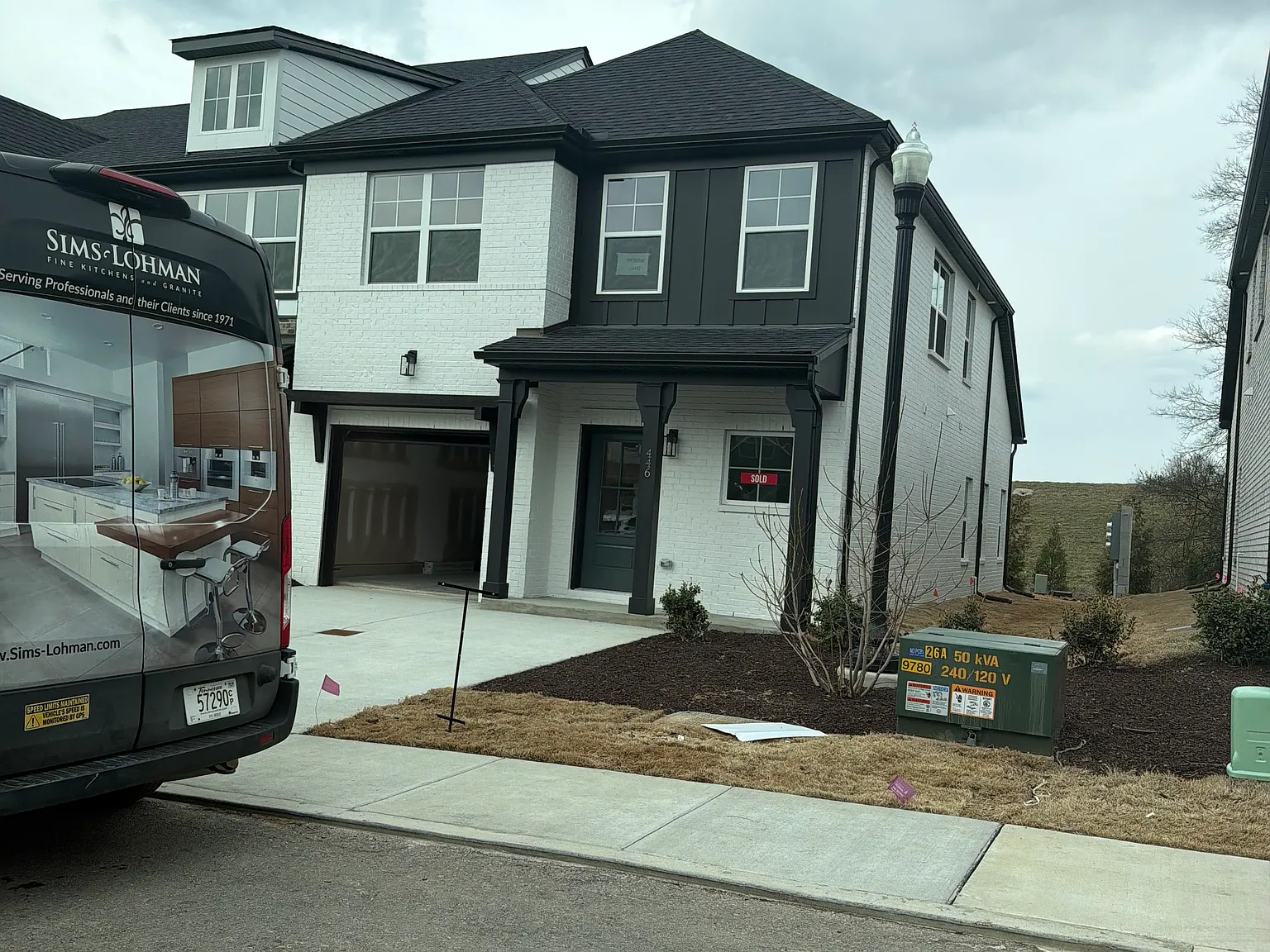 3 bed, 2.5 bath, 1719 sqft, $2,400 — Photo 1