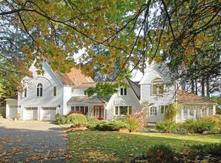12810 Sunrise Dr NE, Bainbridge Island, WA 98110