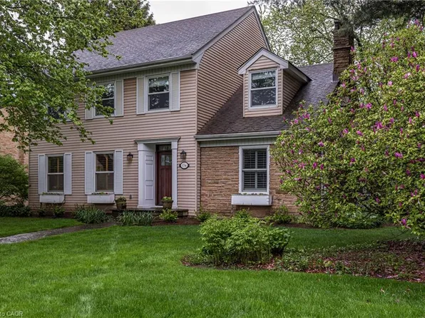 134 Broad Leaf Cres, Hamilton, ON L9G 3M5