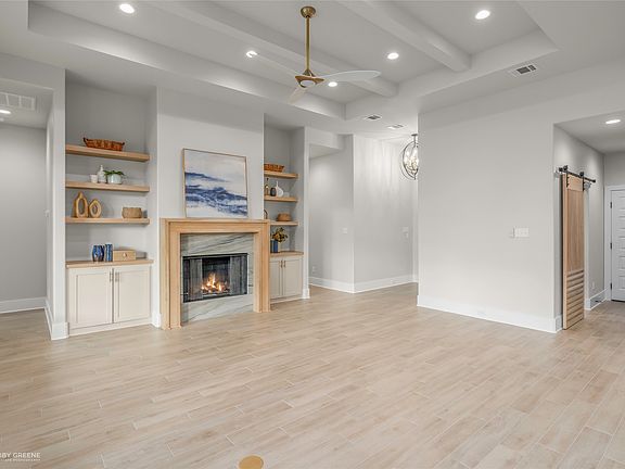 4th image of 610 Danube Cir