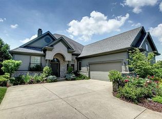 1128 Club View Dr, Dayton, OH 45458